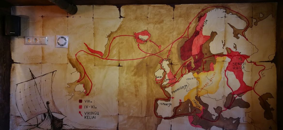 Artūro Nikitino freskos „Žemėlapis su laivu“ neina dalis